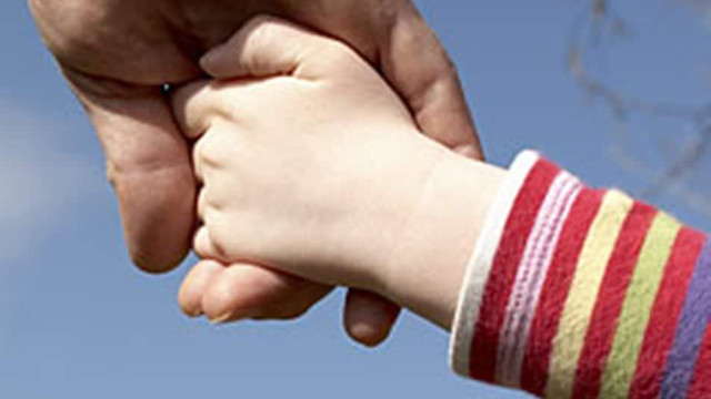 761 de copii adoptabili din Republica Moldova își așteaptă familia. Statul oferă sprijin financiar pentru familiile adoptatoare