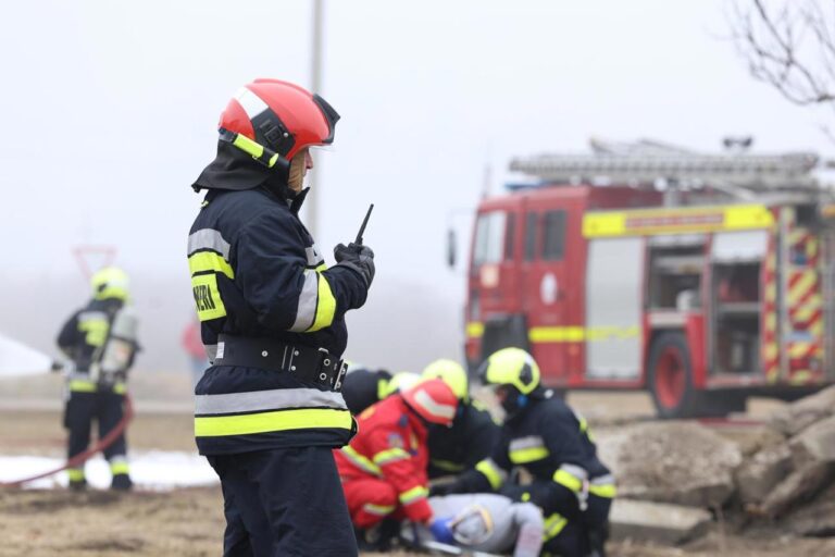 Salvatorii IGSU au intervenit la Costești, Ialoveni, pentru a salva un bărbat căzut într-o groapă adâncă.