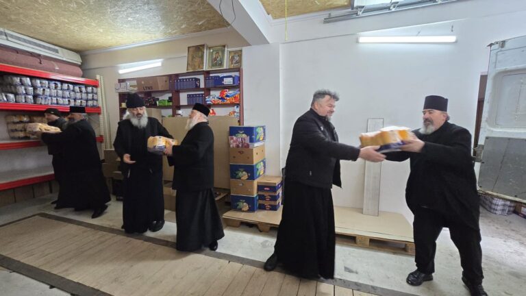 Patru tone de produse alimentare au fost donate Episcopiei de Bălți de Mănăstirea Hadâmbu.