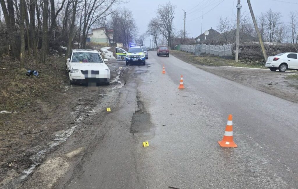 Mașină de poliție la locul unui accident rutier