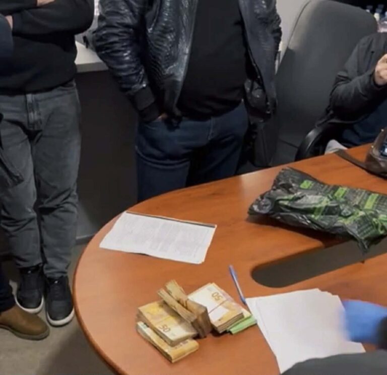 Bancnote euro ridicate în urma unei operațiuni anticorupție