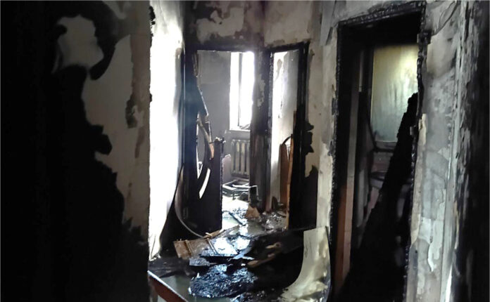 Пожарные ИГСУ у жилого дома в Рышкановке