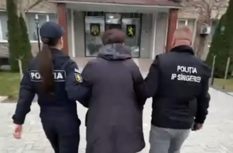 Poliția investighează un caz de escrocherie în care un bărbat a pierdut bani