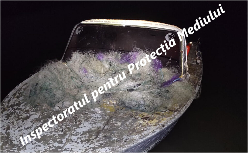 Inspectorii de mediu au scos plase ilegale de pescuit din apele Prutului, în urma unor razii nocturne la Rîșcani. Acțiunile vizează combaterea braconajului.