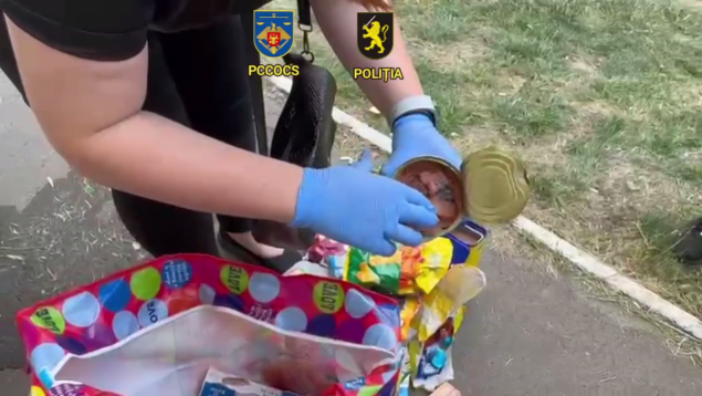 Droguri camuflate în colete, descoperite de PCCOCS și Poliție la Chișinău
